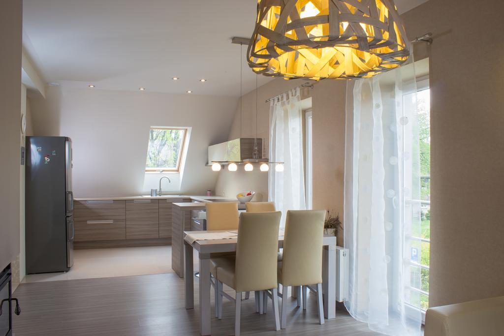 Modern Apartment Oświęcim Szoba fotó