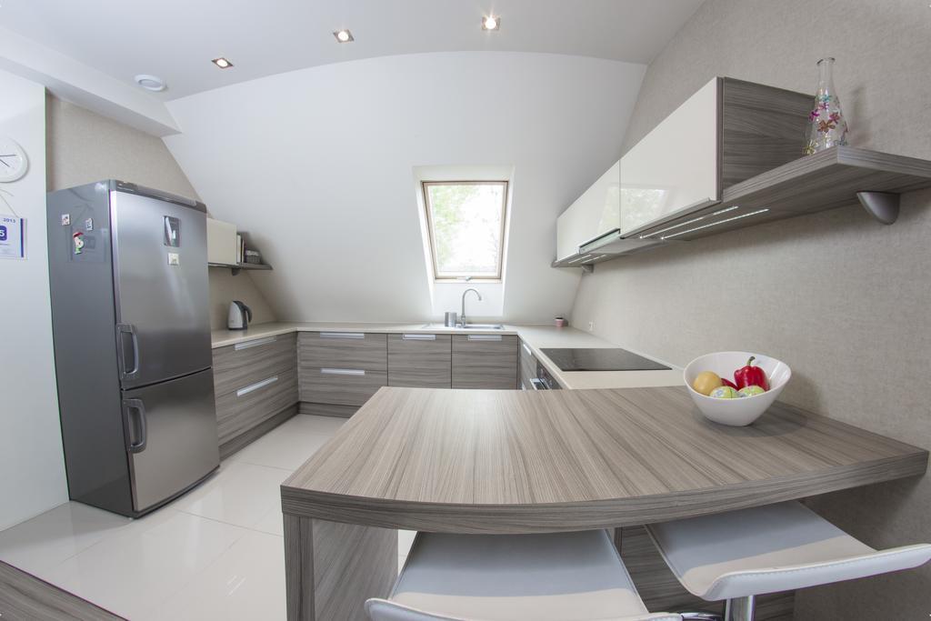 Modern Apartment Oświęcim Szoba fotó
