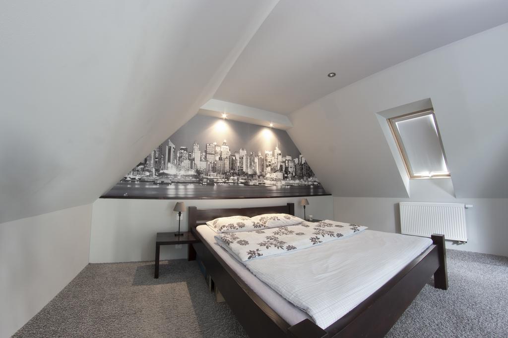 Modern Apartment Oświęcim Szoba fotó
